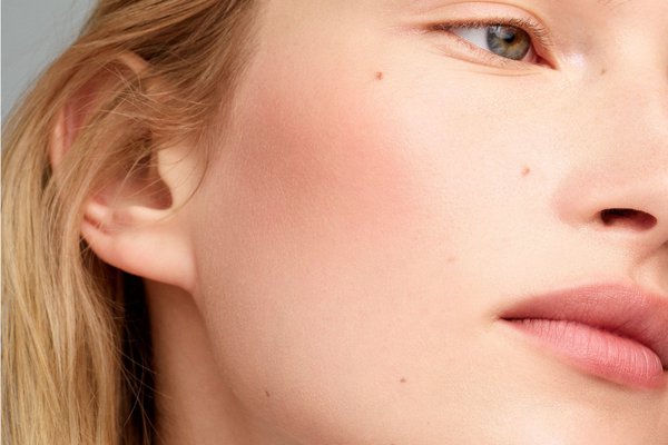 Permanentní make-up lícní kosti