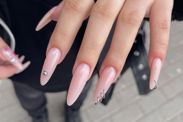 Piercing nehtů