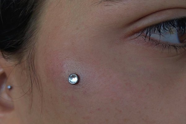 plochý piercing