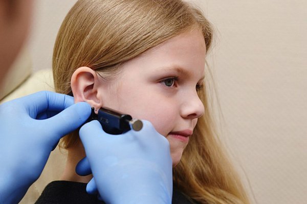 piercing - jehla nebo pistole