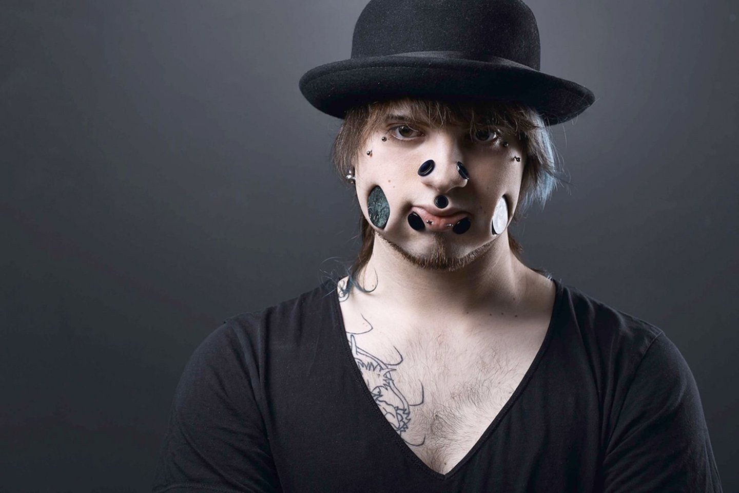 Tunely v tvářích