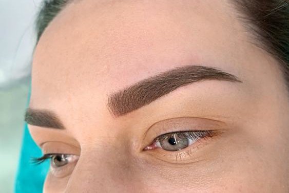 Permanentní make-up obočí hojení