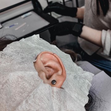 Piercing v Plzni