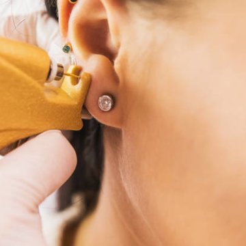 piercing - jehla nebo pistole