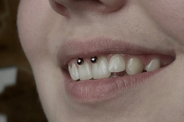 jak dlouho se hojí piercing