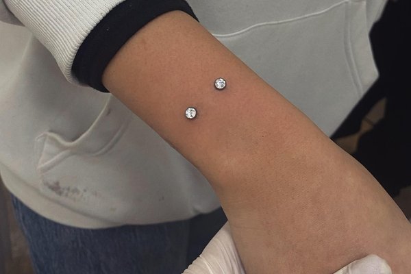 plochý piercing