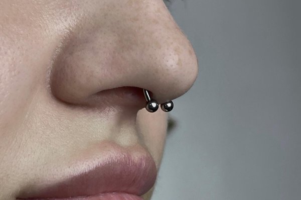 jak dlouho se hojí piercing