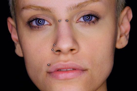 Piercing obličeje