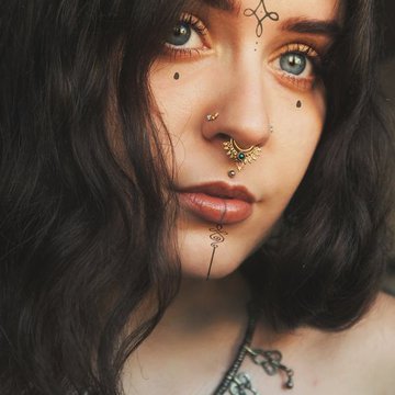 Piercing obličeje