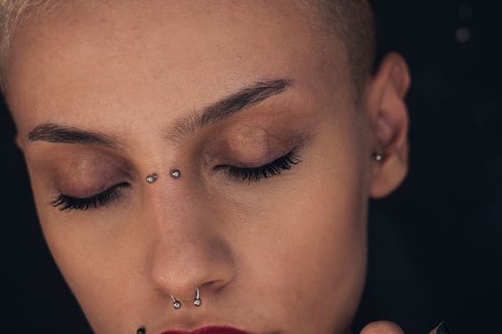 Piercing obličeje