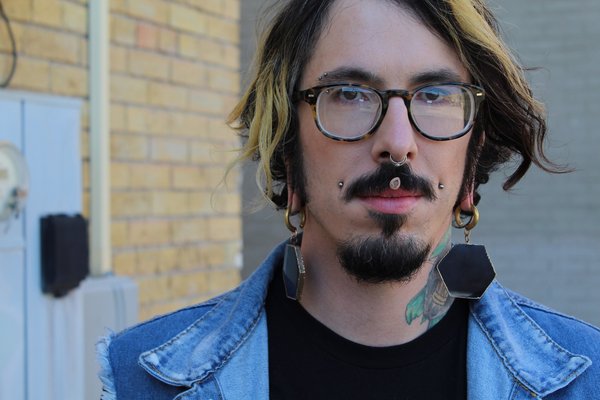 Piercing tváří
