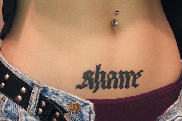 piercing v pupíku rizika