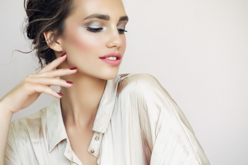 Permanentní make-up lícní kosti