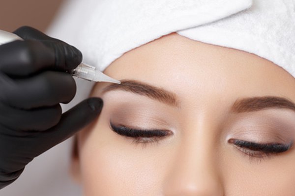 Permanentní make-up obočí hojení