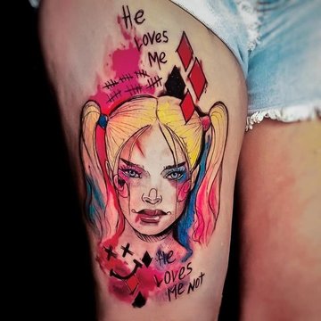 Kreslený styl Harley Quinn tetování