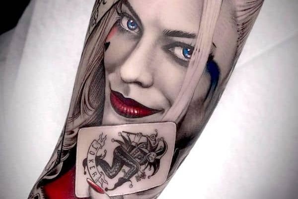 Harley Quinn a karty tetování