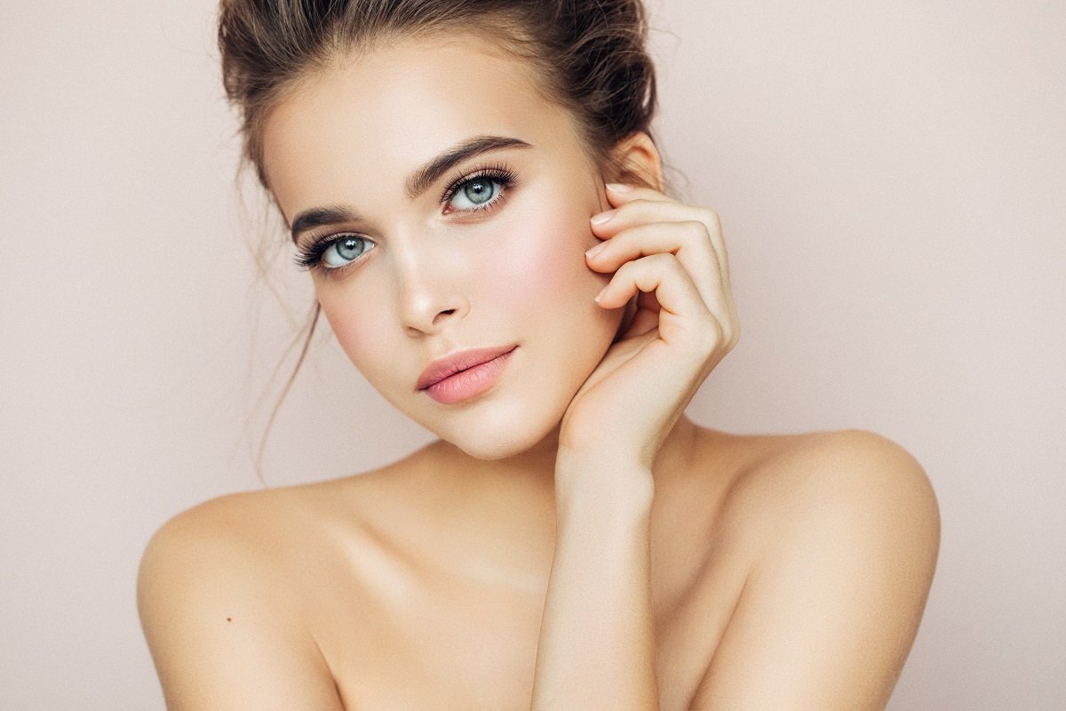 Permanentní make-up lícní kosti