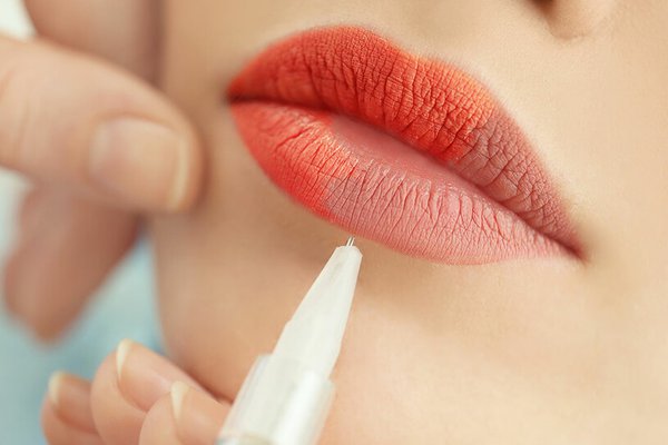 Permanentní make-up rtů Hojení