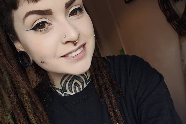 Piercing tváří